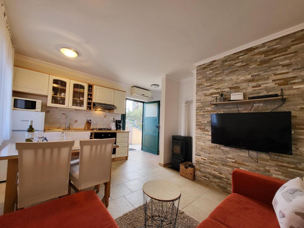 Holiday Home Duje Mali Iz Ngoại thất bức ảnh