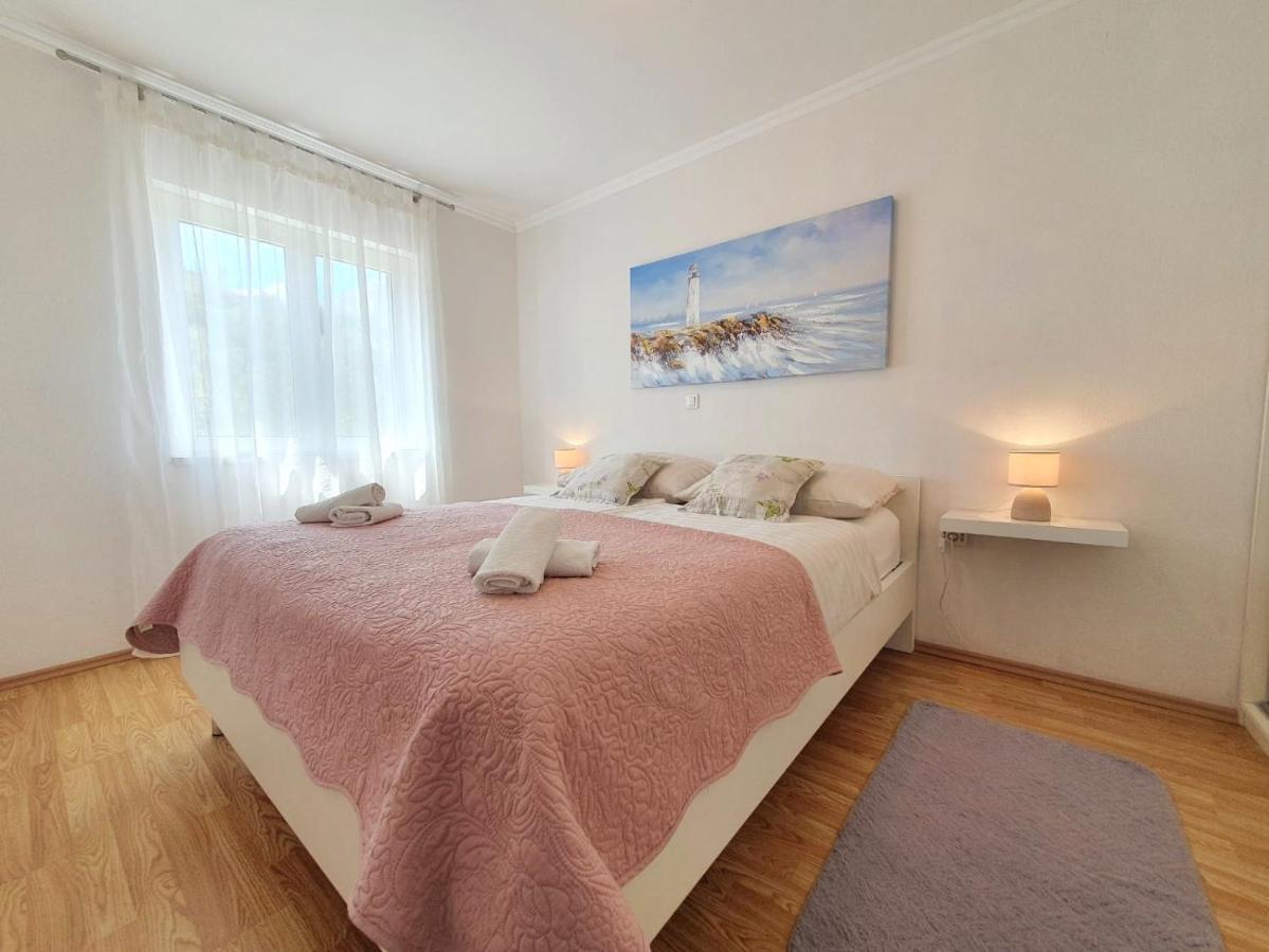 Holiday Home Duje Mali Iz Ngoại thất bức ảnh