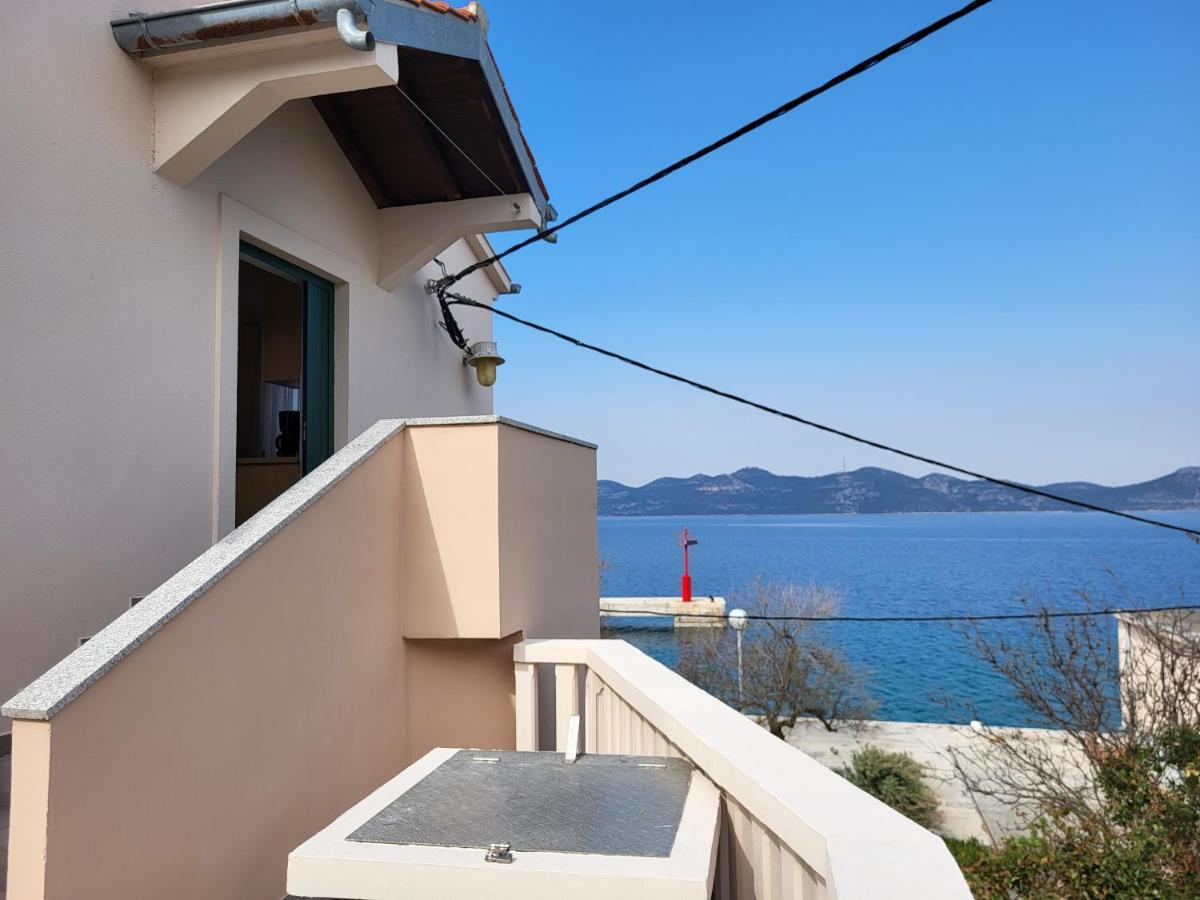 Holiday Home Duje Mali Iz Ngoại thất bức ảnh
